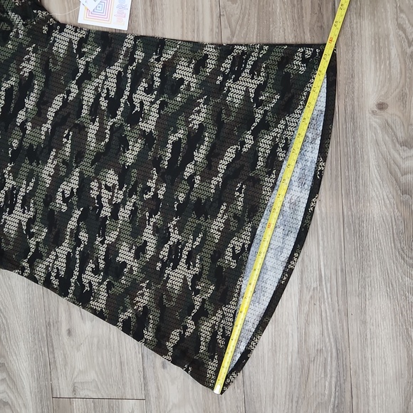LuLaRoe Christy T Short Sleeve V-Neck Camouflage Soft & Stretchy Loose Fit Top - Picture 13 of 16
